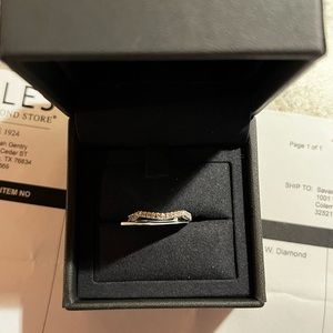 Vera Wang Woman’s Wedding Band Size 5 With Lifetime Warranty